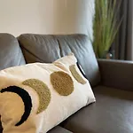 Stylish With Balcony, Near Station Апартаменты