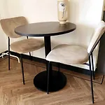 Stylish With Balcony, Near Station Апартаменты *
