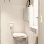 Stylish With Balcony, Near Station * Тилбург