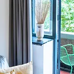 Апартаменты Stylish With Balcony, Near Station *