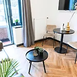 Stylish With Balcony, Near Station Апартаменты Тилбург