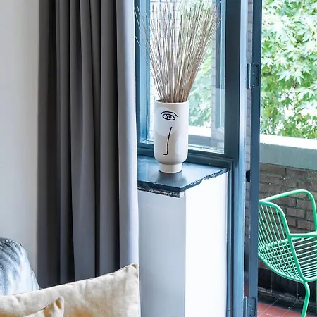 Tiny Loft With Balcony And Wifi Near Hotspots Holiday home *