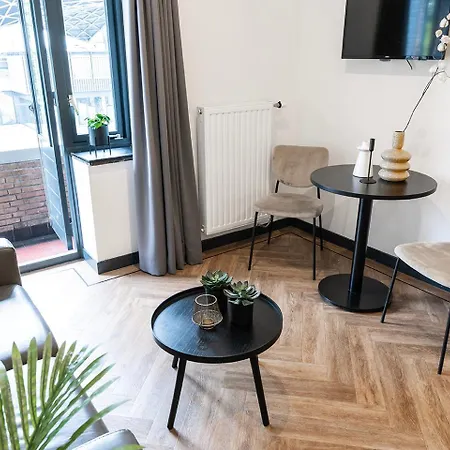 Tiny Loft With Balcony And Wifi Near Hotspots *