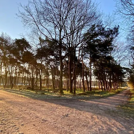 Stylish With Balcony, Near Station Apartamento *