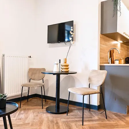 Stylish With Balcony, Near Station Tilburgo