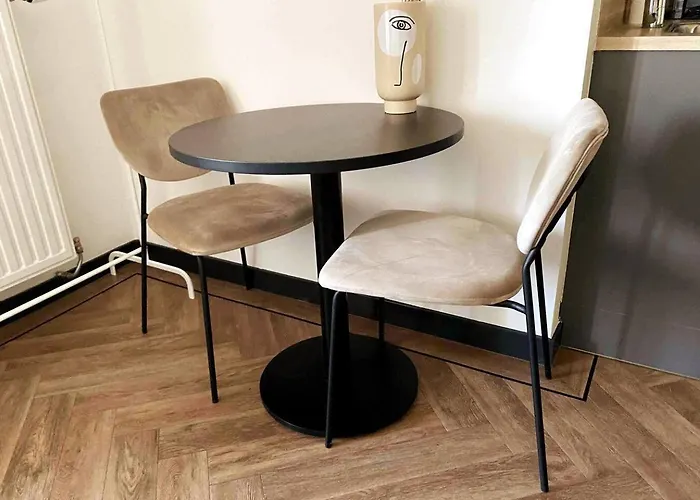 Stylish With Balcony, Near Station Apartament *