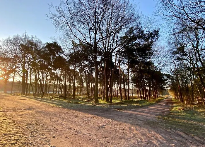 Stylish With Balcony, Near Station Apartament *